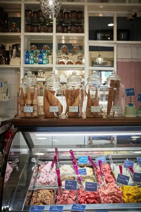 Ice cream service counter